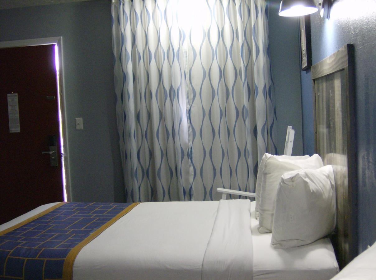 Days Inn & Suites By Wyndham Terre Haute Dış mekan fotoğraf
