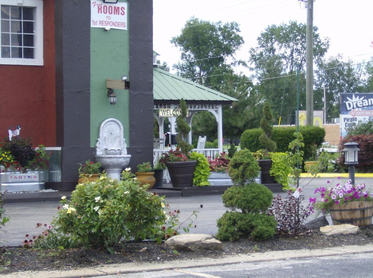 Days Inn & Suites By Wyndham Terre Haute Dış mekan fotoğraf